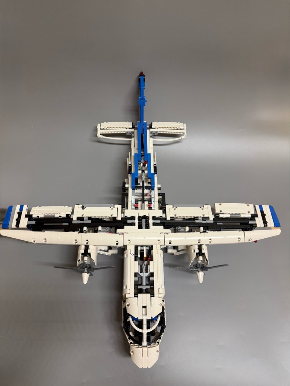 LEGO Technic cargo  42025 plane build.
